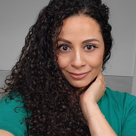 Meet your Posher, Antoinette - Picture 1 of 3